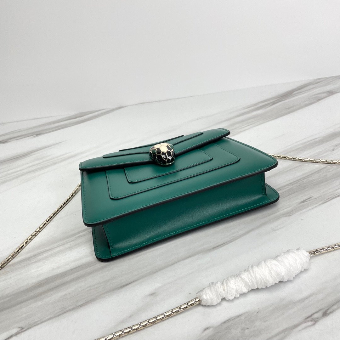 Bvlgari Serpenti Forever Calfskin Shoulder Bag with Single Chain Strap Small 20cm 3 Colors Bvlgari Serpenti Forever Calfskin Shoulder Bag with Single Chain Strap Small 20cm 3 Colors