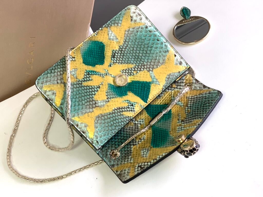 BVLGARI Serpenti Forever Shoulder Bag Emerald Green Gold-Trimmed Python Skin Crossbody Luxury Handbag – Image 10 BVLGARI Serpenti Forever Shoulder Bag Emerald Green Gold-Trimmed Python Skin Crossbody Luxury Handbag – Image 10