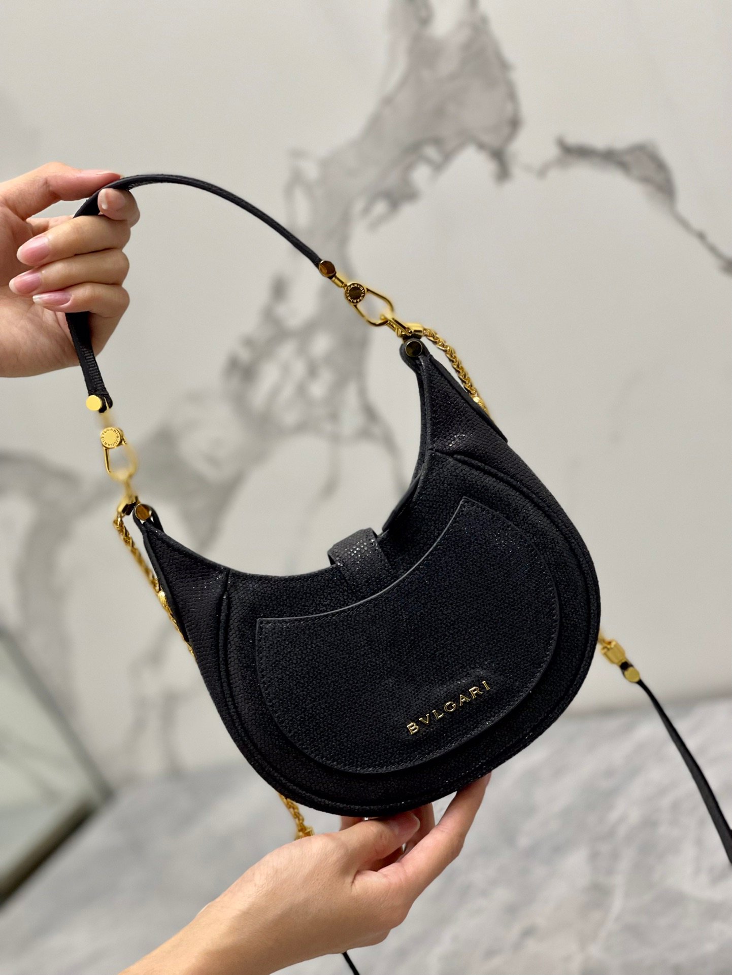 BVLGARI Serpenti Ellipse Small Crossbody Bag 20cm Calf Leather Crescent Hobo Shoulder Bag with Snakehead Closure BVLGARI Serpenti Ellipse Small Crossbody Bag 20cm Calf Leather Crescent Hobo Shoulder Bag with Snakehead Closure