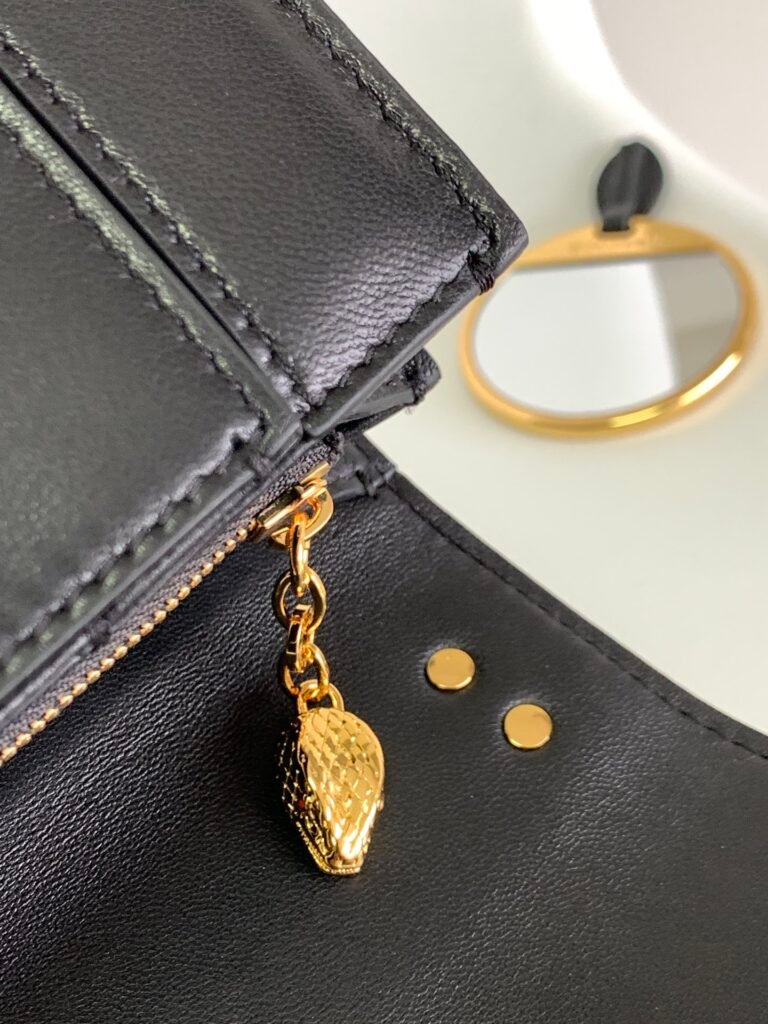 BVLGARI Serpenti Forever Shoulder Bag In Nappa Leather 25cm Snakehead Crossbody Handbag With Chunky Chain 4 Colors – Image 9 BVLGARI Serpenti Forever Shoulder Bag In Nappa Leather 25cm Snakehead Crossbody Handbag With Chunky Chain 4 Colors – Image 9
