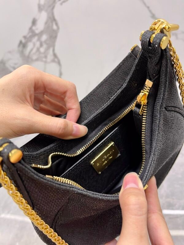 26 BVLGARI Serpenti Ellipse Small Crossbody Bag 20cm Calf Leather Crescent Hobo Shoulder Bag with Snakehead Closure