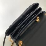 BVLGARI Serpenti Reverse Small Shoulder Bag 22.5cm Quilted Metropolitan Calf Leather Crossbody Chain Bag with Magnetic Snakehead Closure BVLGARI Serpenti Reverse Small Shoulder Bag 22.5cm Quilted Metropolitan Calf Leather Crossbody Chain Bag with Magnetic Snakehead Closure