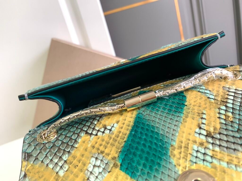BVLGARI Serpenti Forever Shoulder Bag Emerald Green Gold-Trimmed Python Skin Crossbody Luxury Handbag – Image 13 BVLGARI Serpenti Forever Shoulder Bag Emerald Green Gold-Trimmed Python Skin Crossbody Luxury Handbag – Image 13