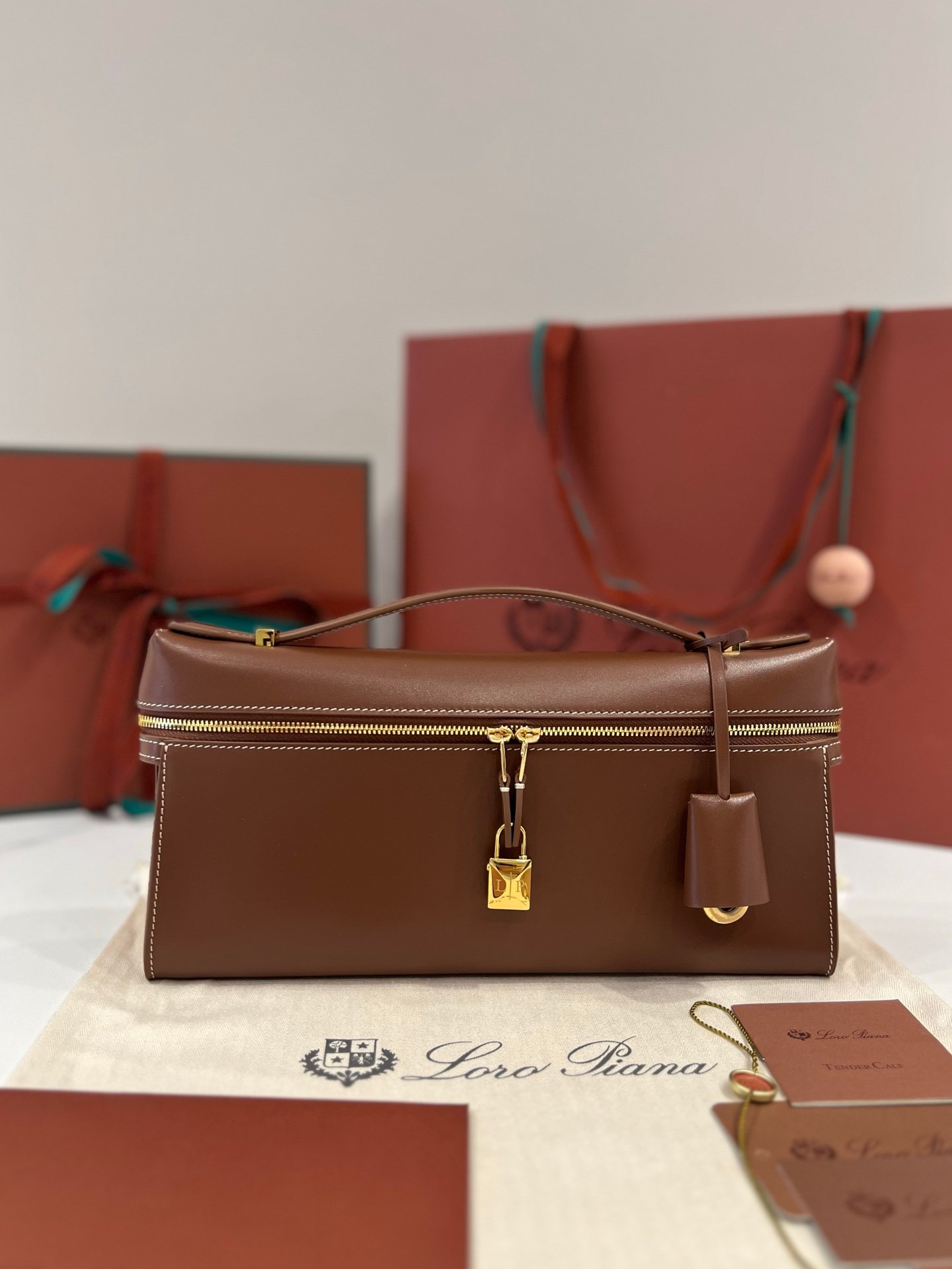 Loro Piana Extra L29 Clutch Bag 29cm Saddle Leather Elegant Handmade Designer Leather Handheld Purse with Signature Gold Padlock