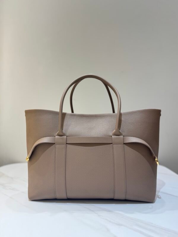 29 Loro Piana Ghiera Shopper Large Leather Tote Bag 40cm Grained Leather Handbag with Cashmere Lining and Detachable Pouch for Work and Travel