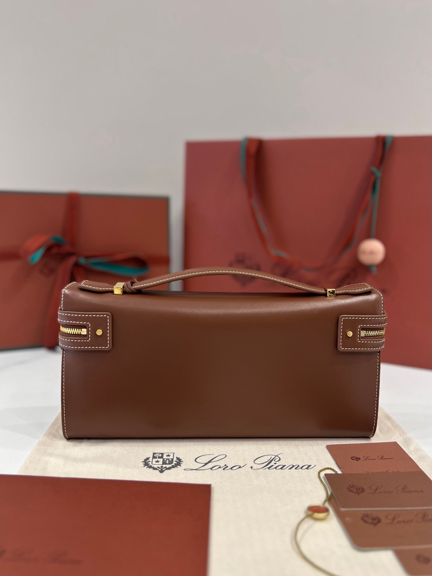 Loro Piana Extra L29 Clutch Bag 29cm Saddle Leather Elegant Handmade Designer Leather Handheld Purse with Signature Gold Padlock