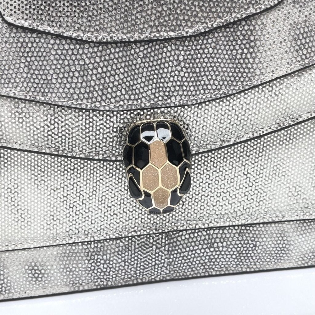 BVLGARI Serpenti Forever Shoulder Bag Metallic Silver Caviar Calfskin Crossbody Bag 22cm Snakehead Handbag – Image 2 BVLGARI Serpenti Forever Shoulder Bag Metallic Silver Caviar Calfskin Crossbody Bag 22cm Snakehead Handbag – Image 2