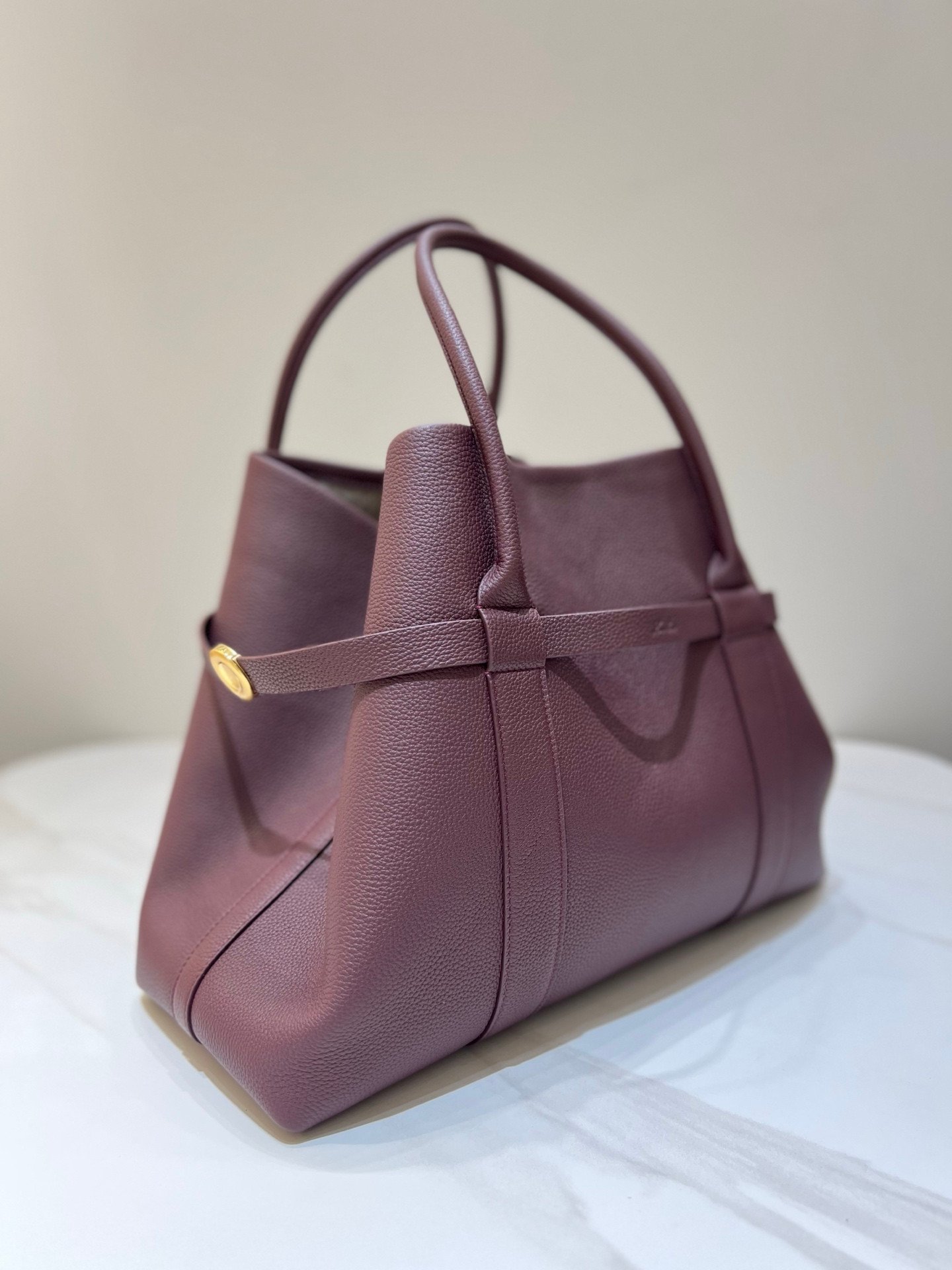 Loro Piana Ghiera Shopper Large Leather Tote Bag 40cm Grained Leather Handbag with Cashmere Lining and Detachable Pouch for Work and Travel Loro Piana Ghiera Shopper Large Leather Tote Bag 40cm Grained Leather Handbag with Cashmere Lining and Detachable Pouch for Work and Travel