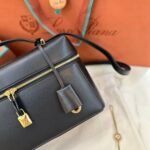 Loro Piana Extra Bag 27 Premium Calfskin Handbag with Steel Hardware Timeless Quiet Luxury Top-Handle Bag 4 Colors Loro Piana Extra Bag 27 Premium Calfskin Handbag with Steel Hardware Timeless Quiet Luxury Top-Handle Bag 4 Colors
