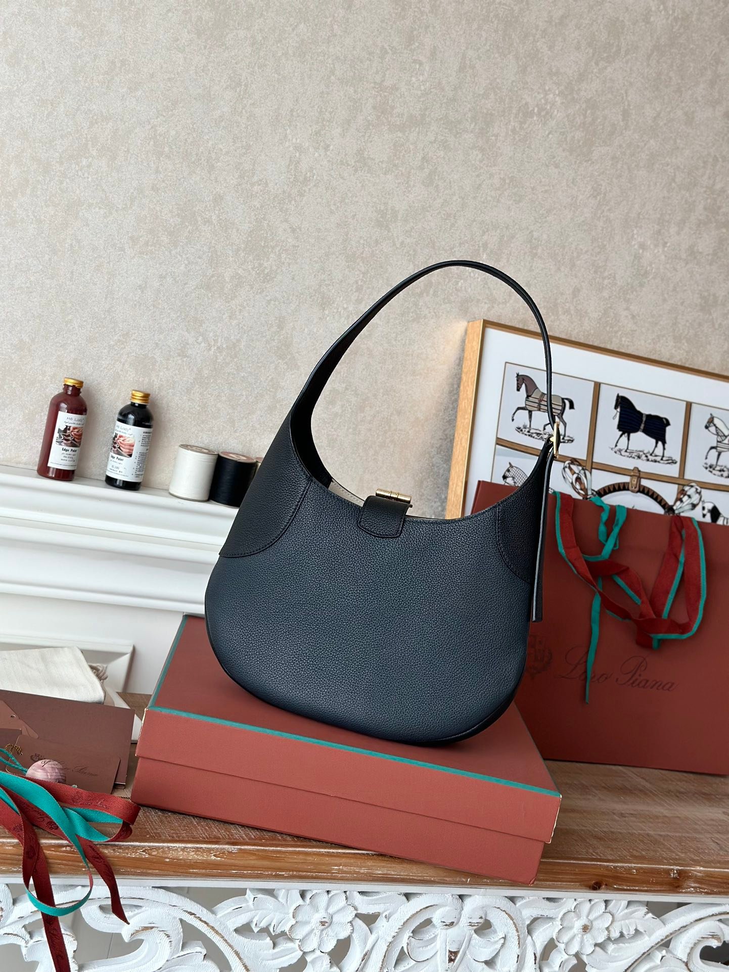 Loro Piana Bale Mini Bucket Bag Soft Natural Grained Calfskin Leather Top-Tier Quality Handbag 6 Elegant Colors Loro Piana Bale Mini Bucket Bag Soft Natural Grained Calfskin Leather Top-Tier Quality Handbag 6 Elegant Colors