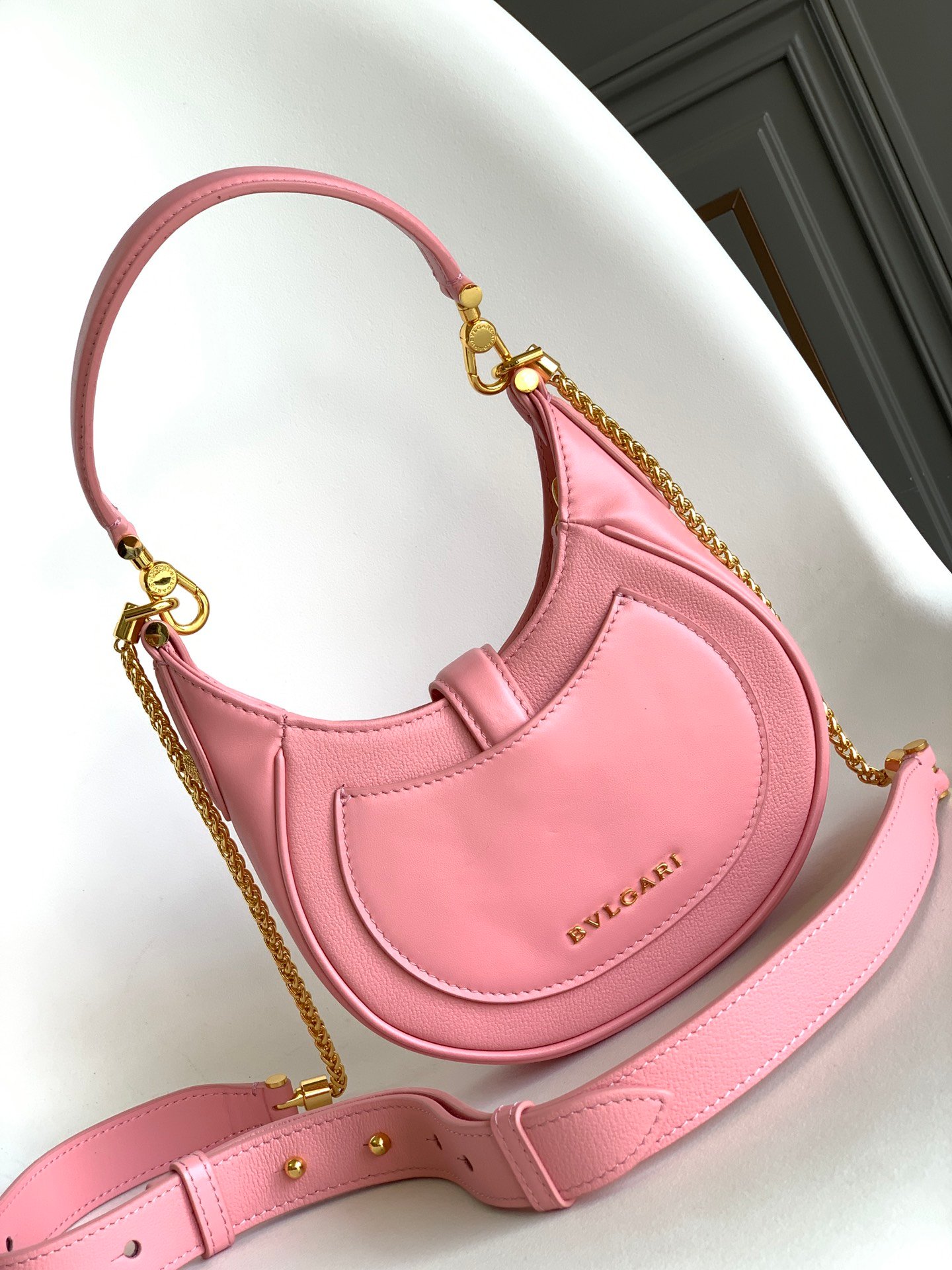BVLGARI Serpenti Ellipse Small Crossbody Bag 20cm Calf Leather Crescent Hobo Shoulder Bag with Snakehead Closure BVLGARI Serpenti Ellipse Small Crossbody Bag 20cm Calf Leather Crescent Hobo Shoulder Bag with Snakehead Closure