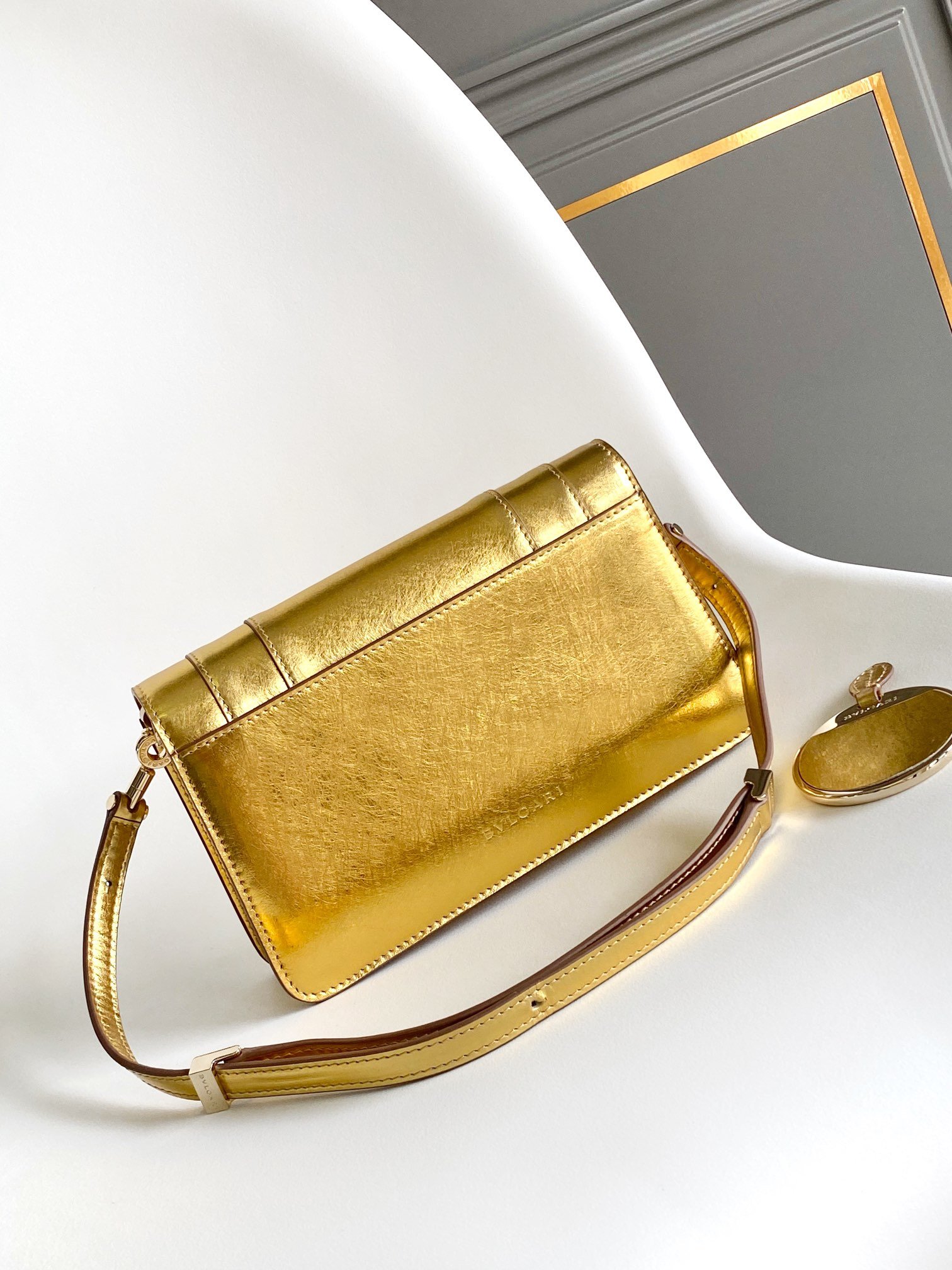 BVLGARI Serpenti Forever East-West Small Shoulder Bag 22cm Patent & Metallic Calf Leather Crossbody Handbag with Snakehead Closure BVLGARI Serpenti Forever East-West Small Shoulder Bag 22cm Patent & Metallic Calf Leather Crossbody Handbag with Snakehead Closure
