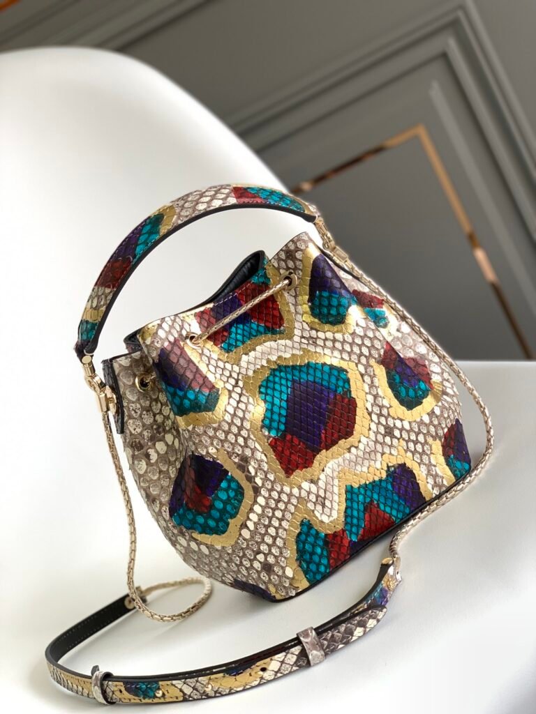 BVLGARI Serpenti Forever Python Bucket Bag Metallic Fil Coupe & Multicolor Lunar Snakeskin Top Handle Crossbody Handbag 2 Sizes – Image 4 BVLGARI Serpenti Forever Python Bucket Bag Metallic Fil Coupe & Multicolor Lunar Snakeskin Top Handle Crossbody Handbag 2 Sizes – Image 4