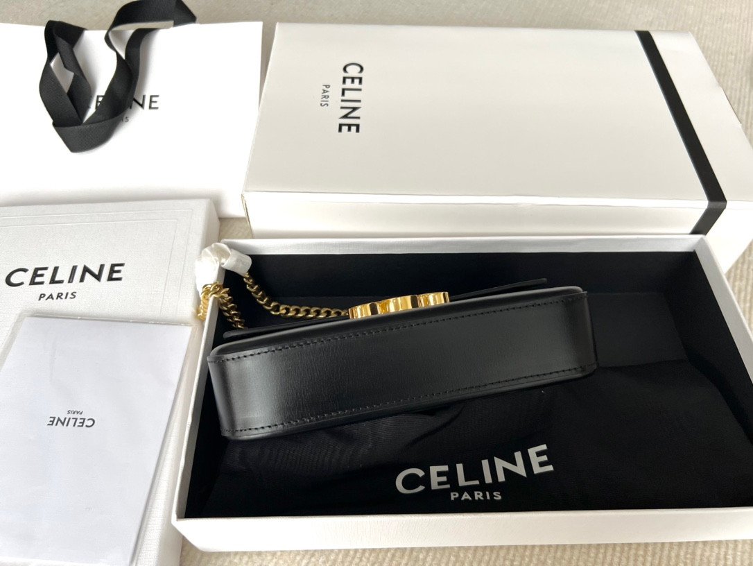 CELINE TRIOMPHE Chain Shoulder Bag in Shiny Calfskin Leather Underarm Baguette with Gold Hardware 3