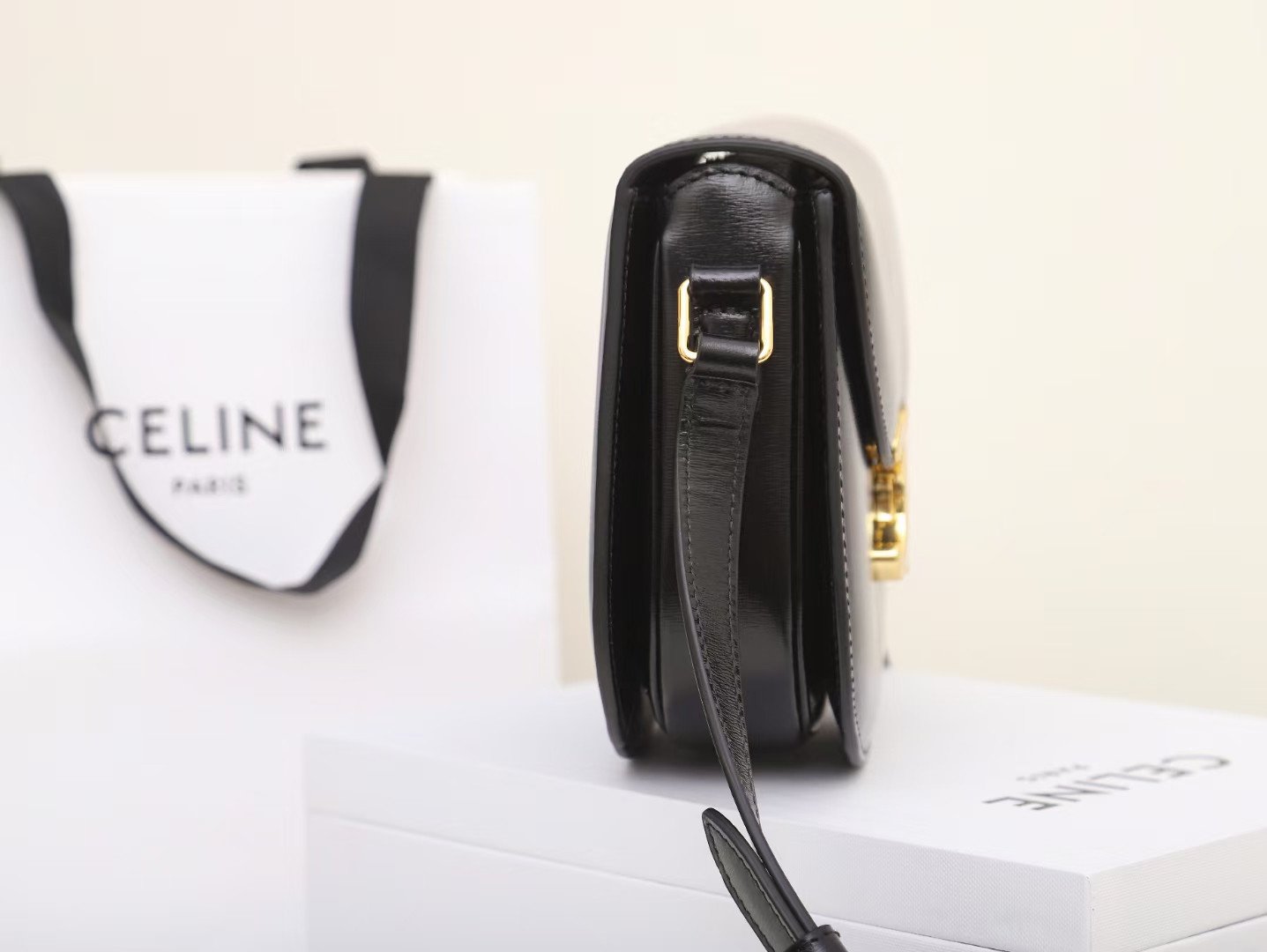 CELINE Teen Besace Triomphe Bag 18.5cm Shiny Calfskin Leather Crossbody Saddle Bag for Women 3