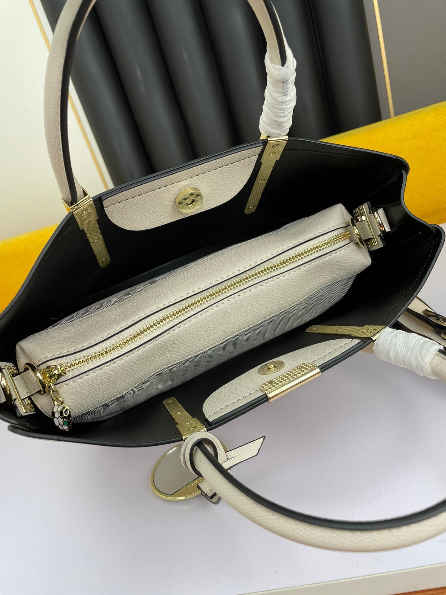BVLGARI Style Luxury Two-Piece Tote Bag Set Premium Palm Leather Handbag with Removable Pouch BVLGARI Style Luxury Two-Piece Tote Bag Set Premium Palm Leather Handbag with Removable Pouch