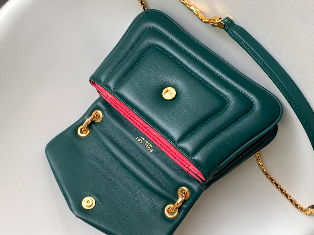 BVLGARI Serpenti Reverse Small Shoulder Bag 22.5cm Quilted Metropolitan Calf Leather Crossbody Chain Bag with Magnetic Snakehead Closure BVLGARI Serpenti Reverse Small Shoulder Bag 22.5cm Quilted Metropolitan Calf Leather Crossbody Chain Bag with Magnetic Snakehead Closure
