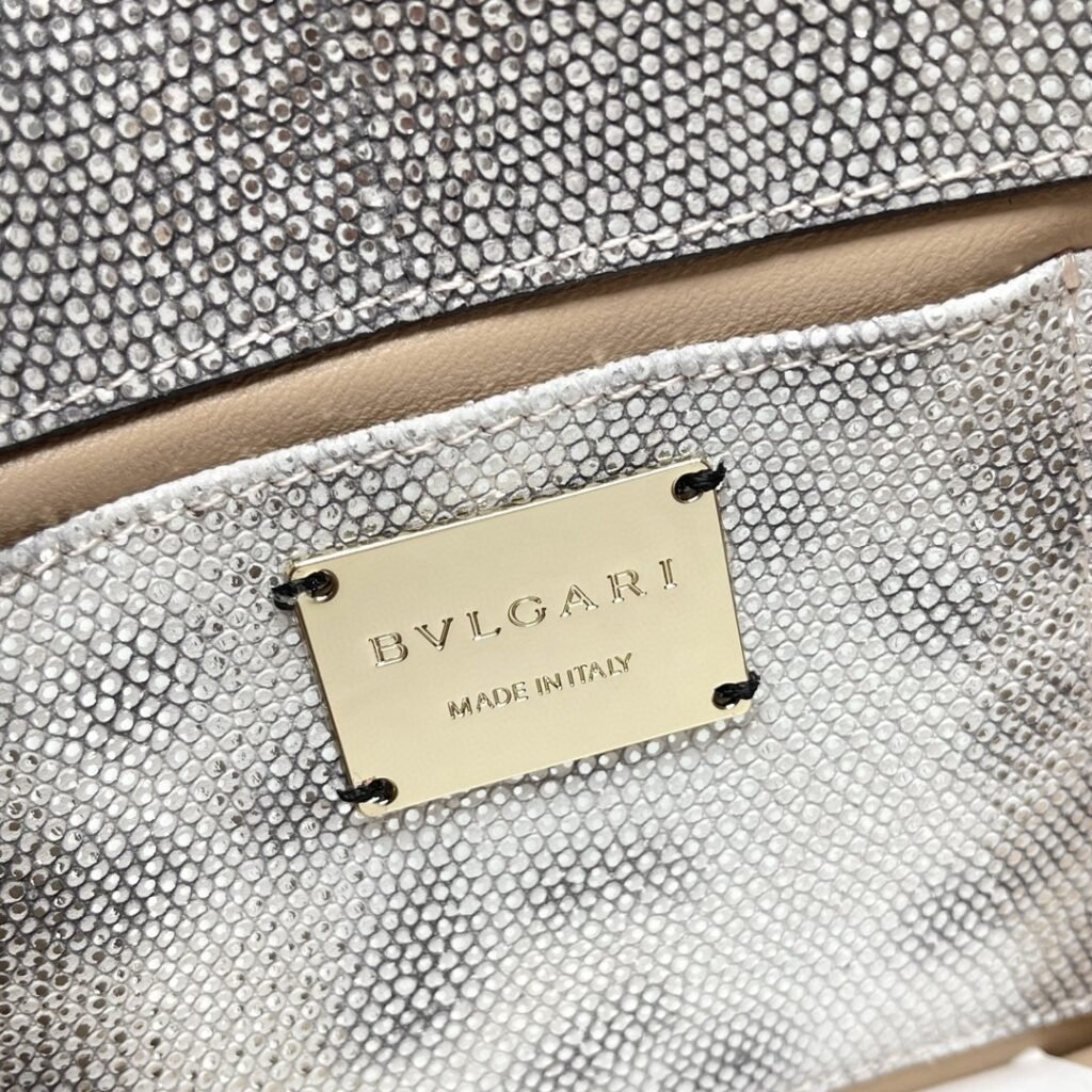 BVLGARI Serpenti Forever Shoulder Bag Metallic Silver Caviar Calfskin Crossbody Bag 22cm Snakehead Handbag – Image 8 BVLGARI Serpenti Forever Shoulder Bag Metallic Silver Caviar Calfskin Crossbody Bag 22cm Snakehead Handbag – Image 8