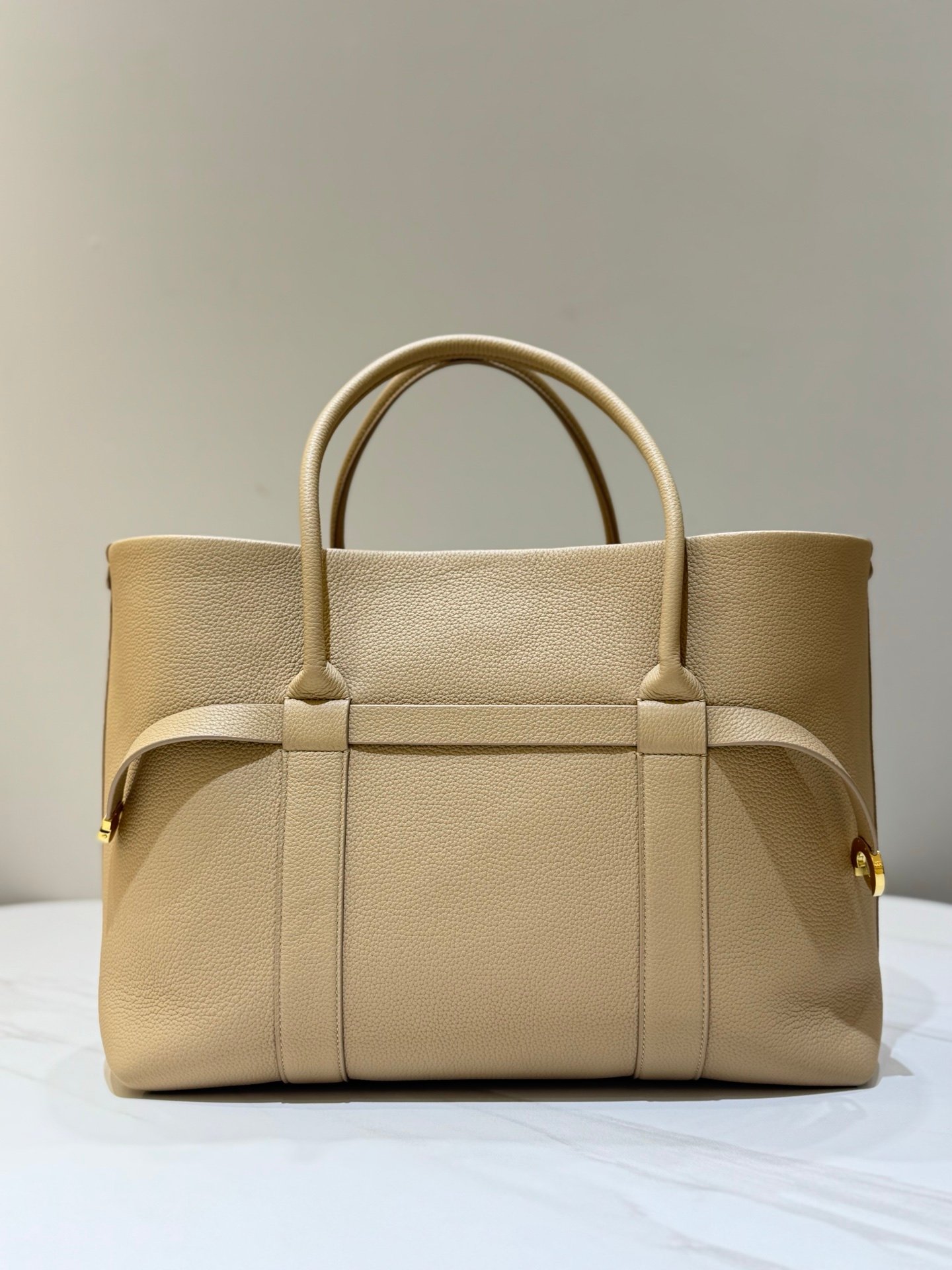 Loro Piana Ghiera Shopper Large Leather Tote Bag 40cm Grained Leather Handbag with Cashmere Lining and Detachable Pouch for Work and Travel Loro Piana Ghiera Shopper Large Leather Tote Bag 40cm Grained Leather Handbag with Cashmere Lining and Detachable Pouch for Work and Travel