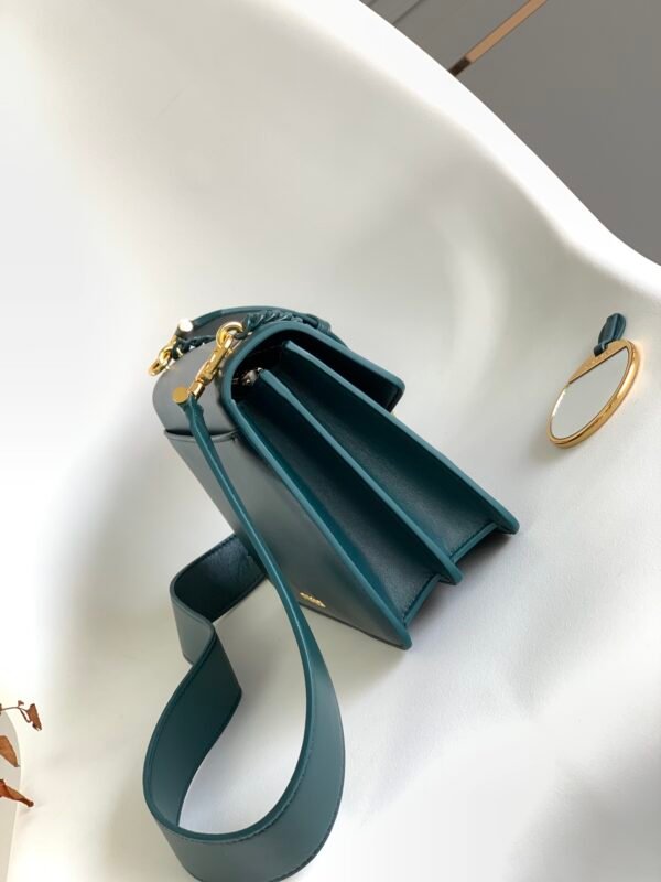 38 Bvlgari Serpenti Forever Maxi Chain Crossbody Bag 25cm Calf Leather Shoulder Handbag with Snakehead Closure 4 Colors