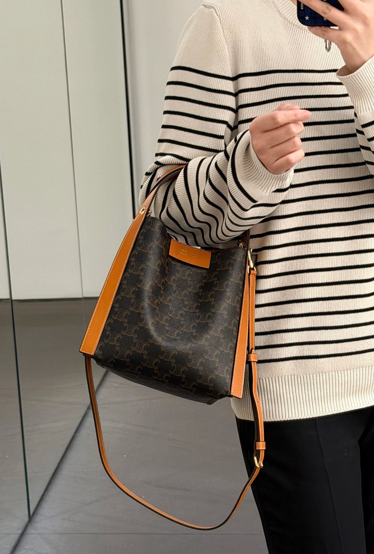 CELINE Cubo Medium Bucket Bag 23cm Triomphe Canvas & Calfskin Handbag with Crossbody Strap & Large Capacity CELINE Cubo Medium Bucket Bag 23cm Triomphe Canvas & Calfskin Handbag with Crossbody Strap & Large Capacity