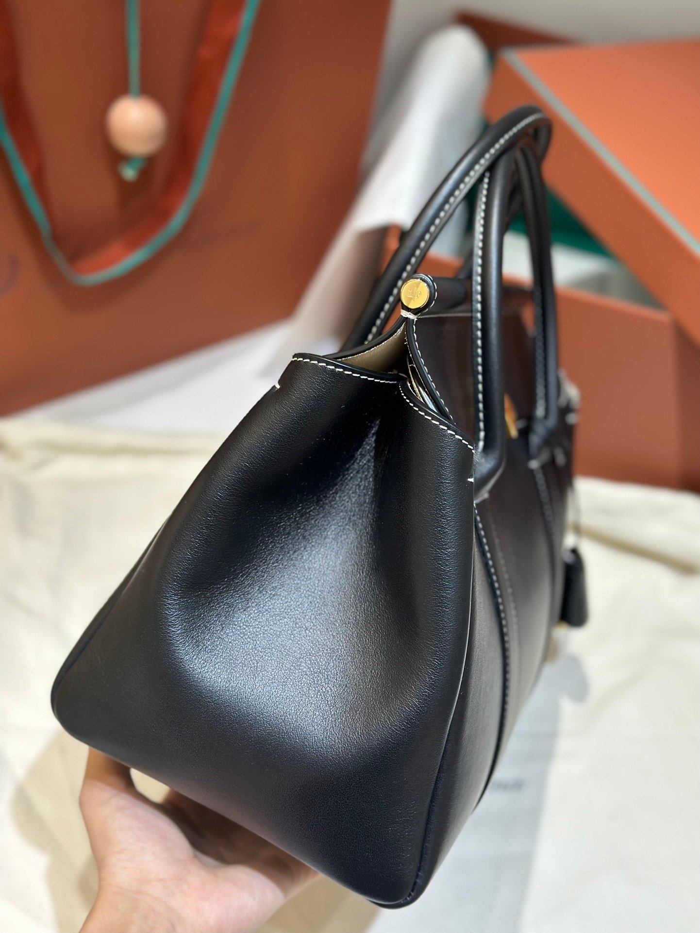 Loro Piana Loom L32 Grained Calfskin Handbag 33cm Designer Tote Bag with Padlock & Pouch Loro Piana Loom L32 Grained Calfskin Handbag 33cm Designer Tote Bag with Padlock & Pouch