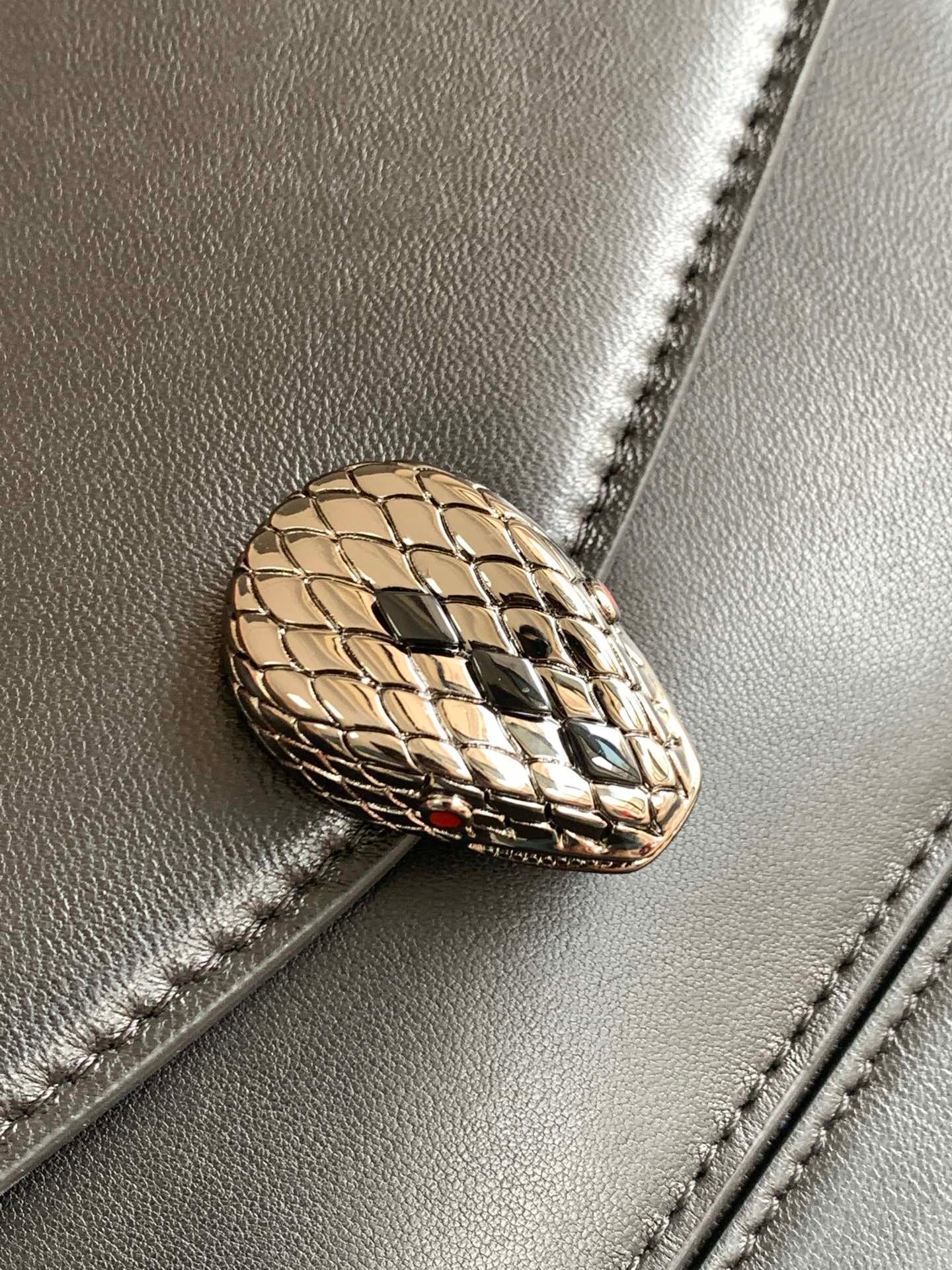 Bvlgari Serpenti Forever Maxi Chain Crossbody Bag 25cm Calf Leather Shoulder Handbag with Snakehead Closure 4 Colors Bvlgari Serpenti Forever Maxi Chain Crossbody Bag 25cm Calf Leather Shoulder Handbag with Snakehead Closure 4 Colors