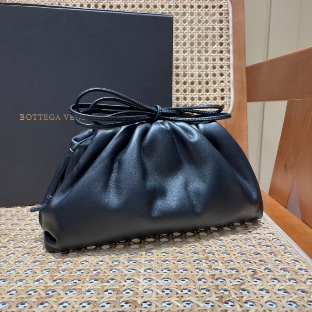 Bottega Veneta The Mini Pouch Bag 22cm Calfskin Leather Clutch & Crossbody Shoulder Bag 8 Colors Dumpling Purse – Image 4 Bottega Veneta The Mini Pouch Bag 22cm Calfskin Leather Clutch & Crossbody Shoulder Bag 8 Colors Dumpling Purse – Image 4