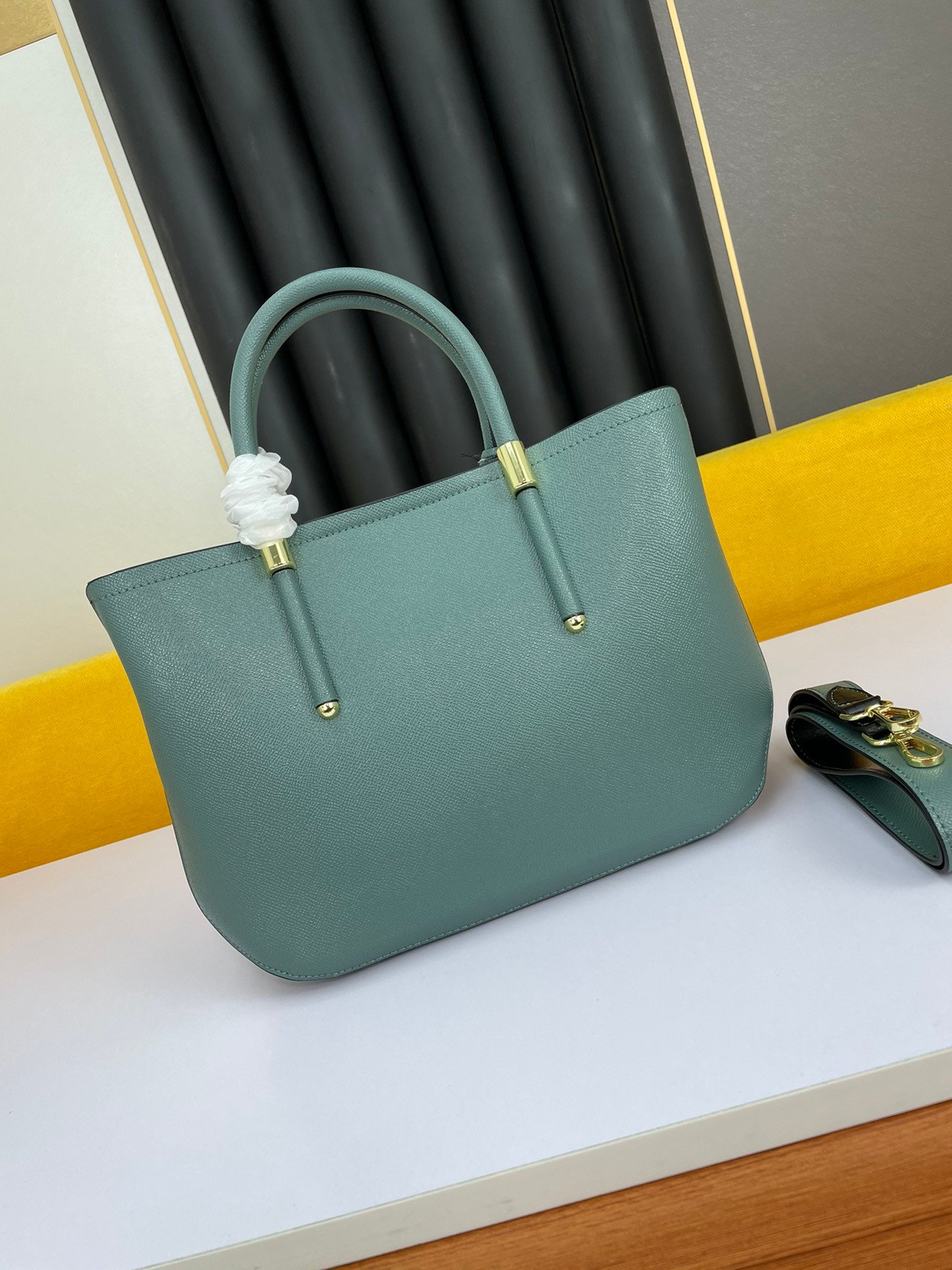 BVLGARI Style Luxury Two-Piece Tote Bag Set Premium Palm Leather Handbag with Removable Pouch BVLGARI Style Luxury Two-Piece Tote Bag Set Premium Palm Leather Handbag with Removable Pouch