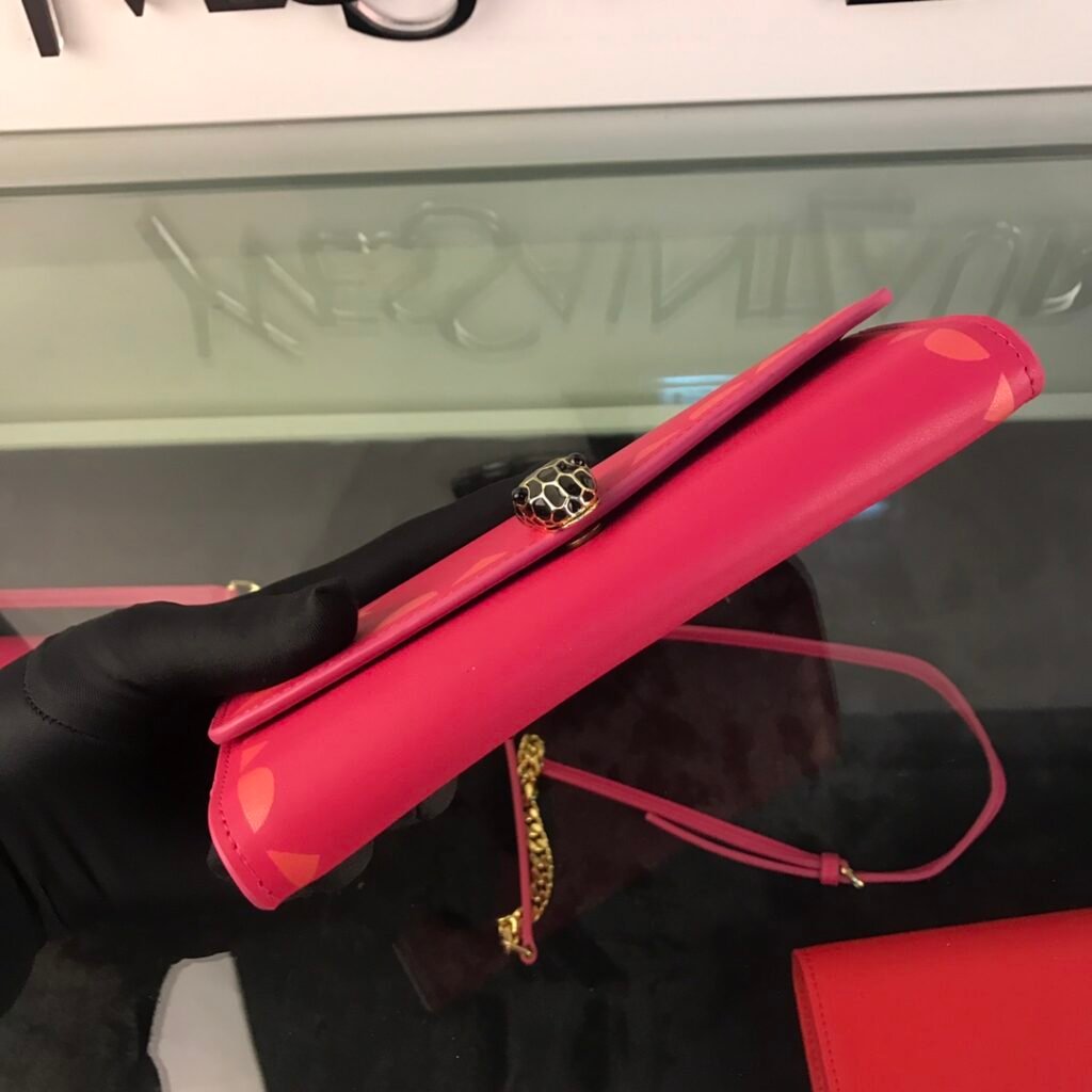 Bvlgari Magenta Leather Continental Zipper Wallet 19cm Authentic Serpenti Head Crossbody Chain Shoulder Bag – Image 4 Bvlgari Magenta Leather Continental Zipper Wallet 19cm Authentic Serpenti Head Crossbody Chain Shoulder Bag – Image 4