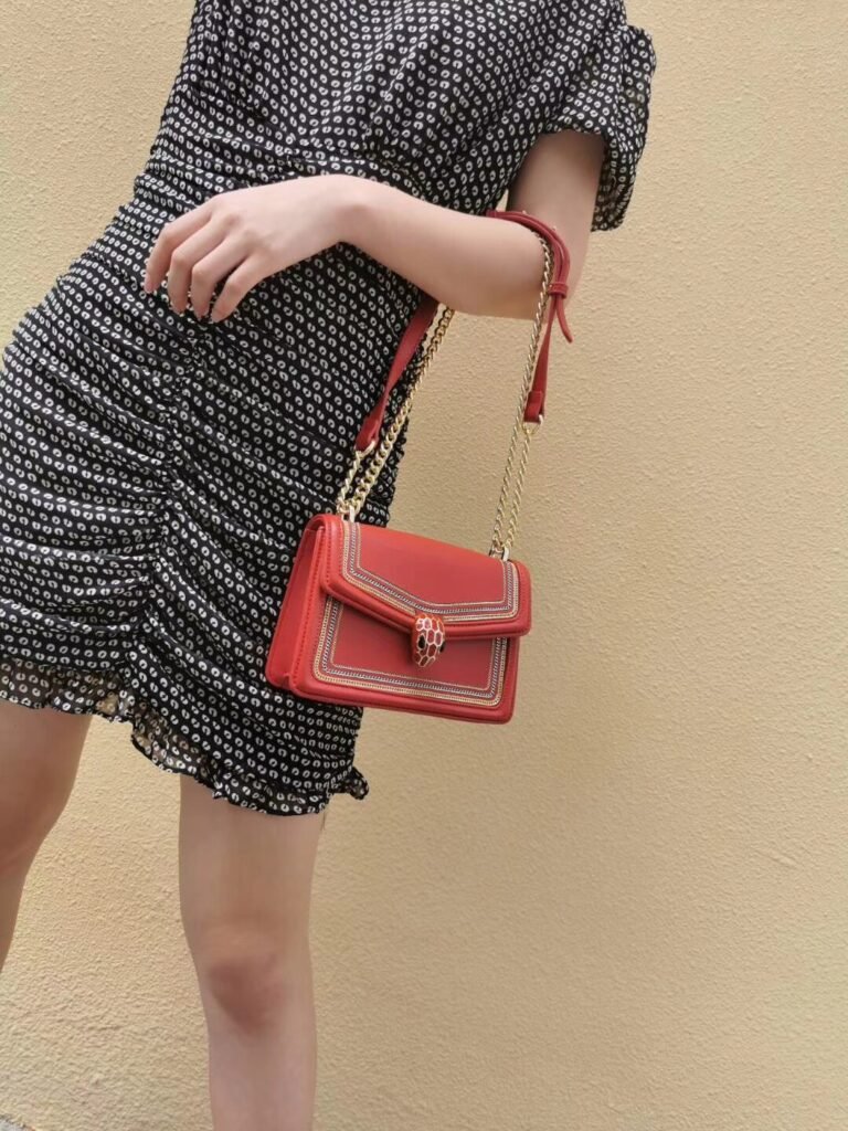 BVLGARI Serpenti in Love Crossbody Bag 20cm Calfskin Leather Small Shoulder Bag 8 Colors – Image 4 BVLGARI Serpenti in Love Crossbody Bag 20cm Calfskin Leather Small Shoulder Bag 8 Colors – Image 4
