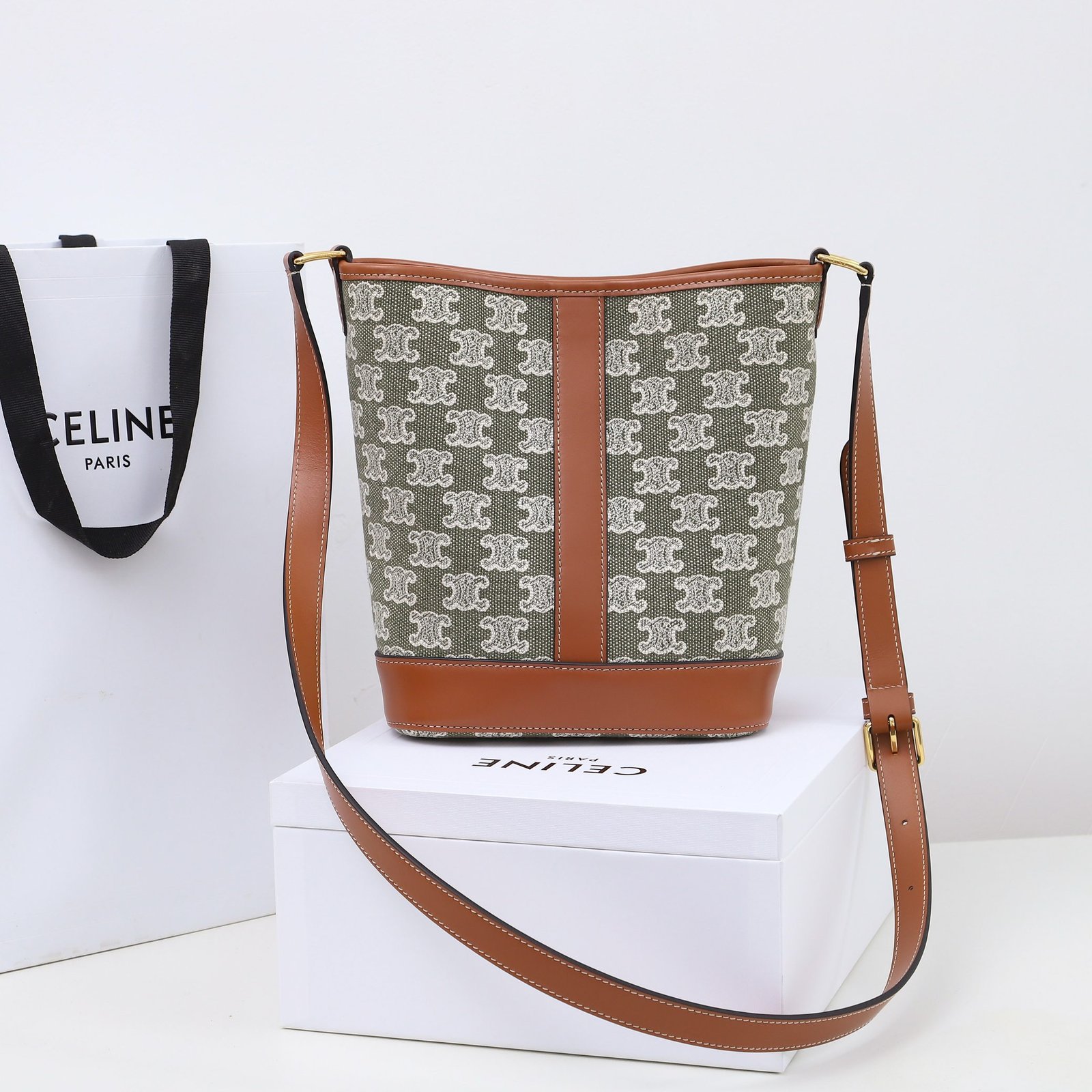 Celine Triomphe Canvas Bucket Bag 30cm Vintage Embroidered Shoulder Bag Calfskin Leather Large Capacity Designer Hobo Bag 4