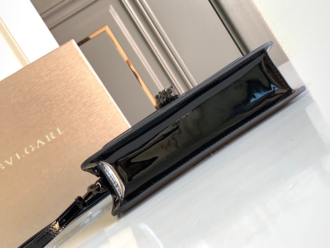 BVLGARI Serpenti Forever East-West Small Shoulder Bag 22cm Patent & Metallic Calf Leather Crossbody Handbag with Snakehead Closure BVLGARI Serpenti Forever East-West Small Shoulder Bag 22cm Patent & Metallic Calf Leather Crossbody Handbag with Snakehead Closure