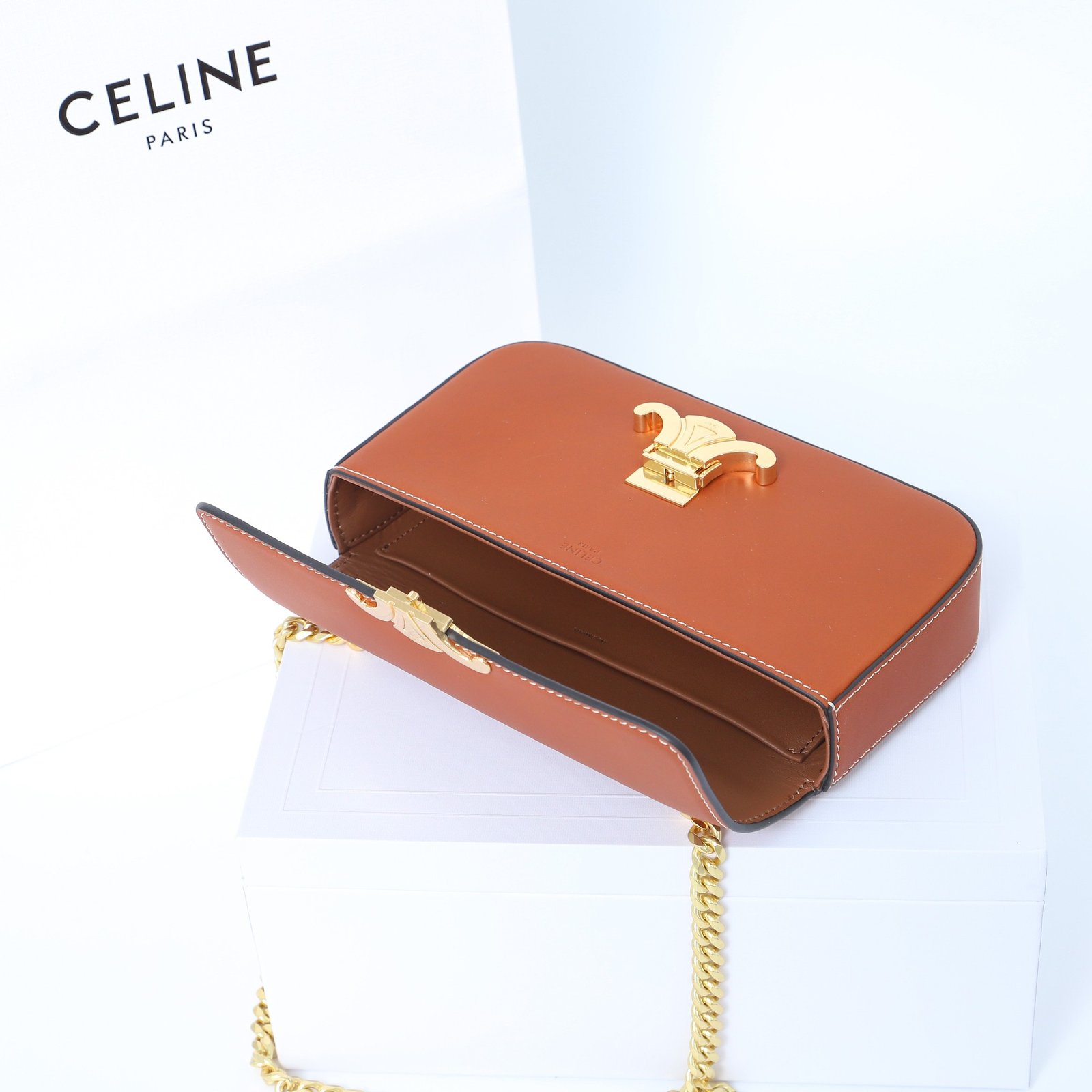 CELINE TRIOMPHE Chain Shoulder Bag in Shiny Calfskin Leather Underarm Baguette with Gold Hardware 44