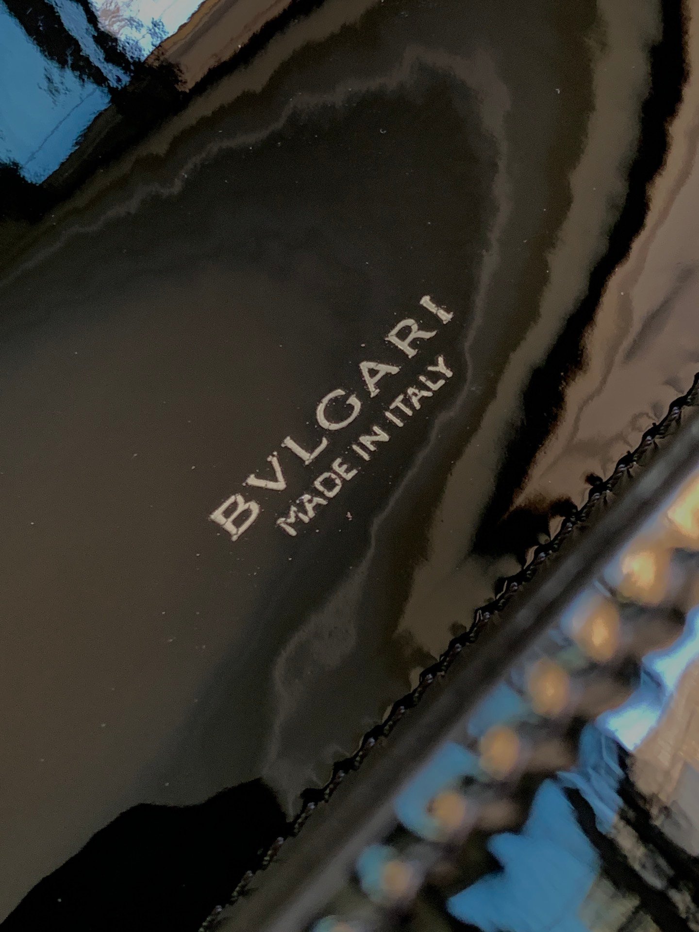 BVLGARI Serpenti Forever East-West Small Shoulder Bag 22cm Patent & Metallic Calf Leather Crossbody Handbag with Snakehead Closure BVLGARI Serpenti Forever East-West Small Shoulder Bag 22cm Patent & Metallic Calf Leather Crossbody Handbag with Snakehead Closure