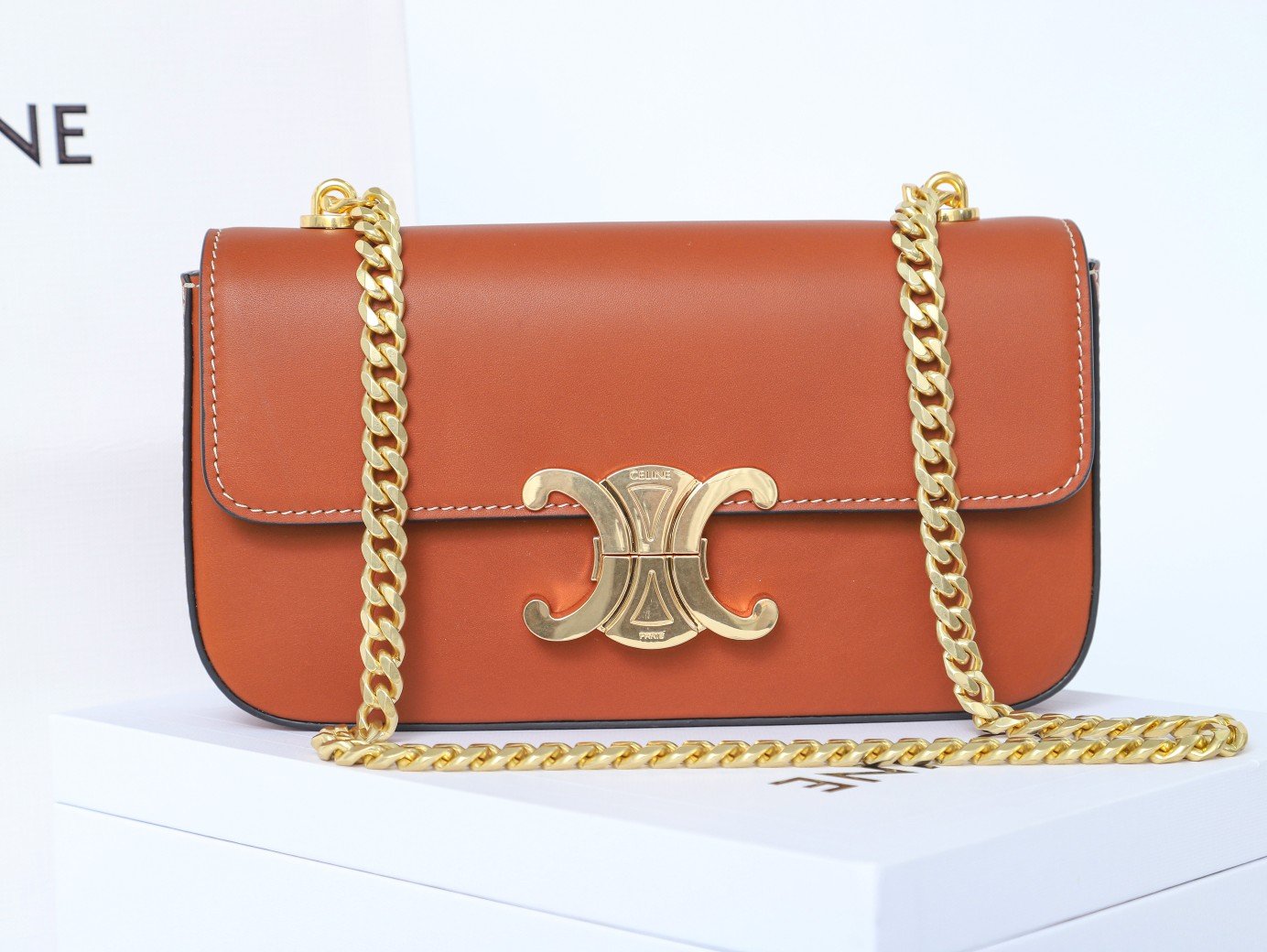 CELINE TRIOMPHE Chain Shoulder Bag in Shiny Calfskin Leather Underarm Baguette with Gold Hardware 45