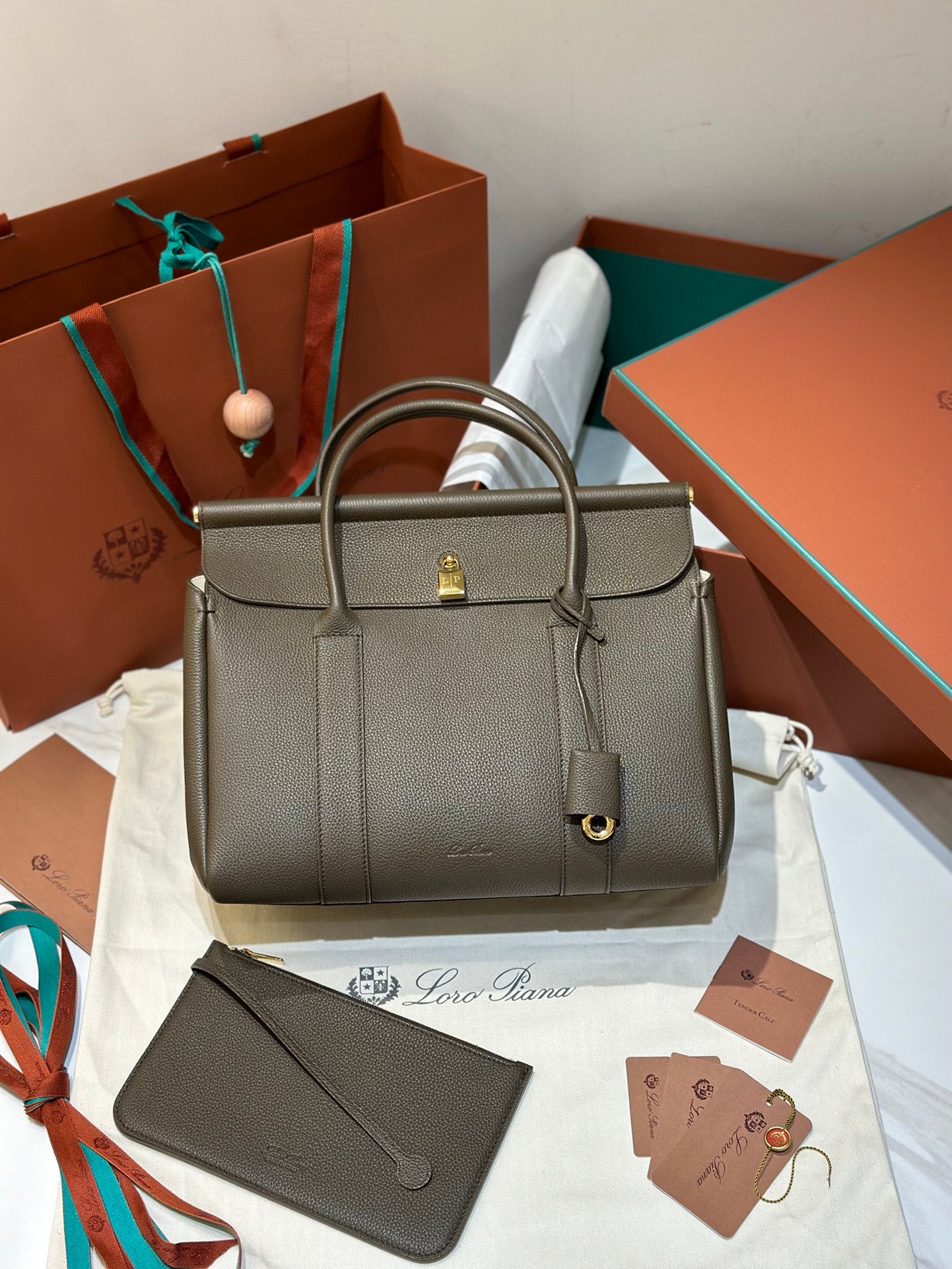 Loro Piana Loom L32 Grained Calfskin Handbag 33cm Designer Tote Bag with Padlock & Pouch Loro Piana Loom L32 Grained Calfskin Handbag 33cm Designer Tote Bag with Padlock & Pouch