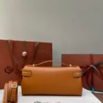 Loro Piana Extra Softy L33 Bag Quiet Luxury Fine-Grained Leather Handbag with Crossbody Strap