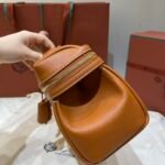 Loro Piana Extra Softy L33 Bag Quiet Luxury Fine-Grained Leather Handbag with Crossbody Strap