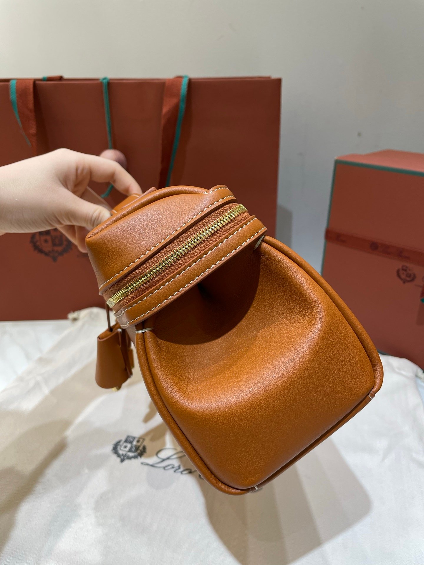 Loro Piana Extra Softy L33 Bag Quiet Luxury Fine-Grained Leather Handbag with Crossbody Strap