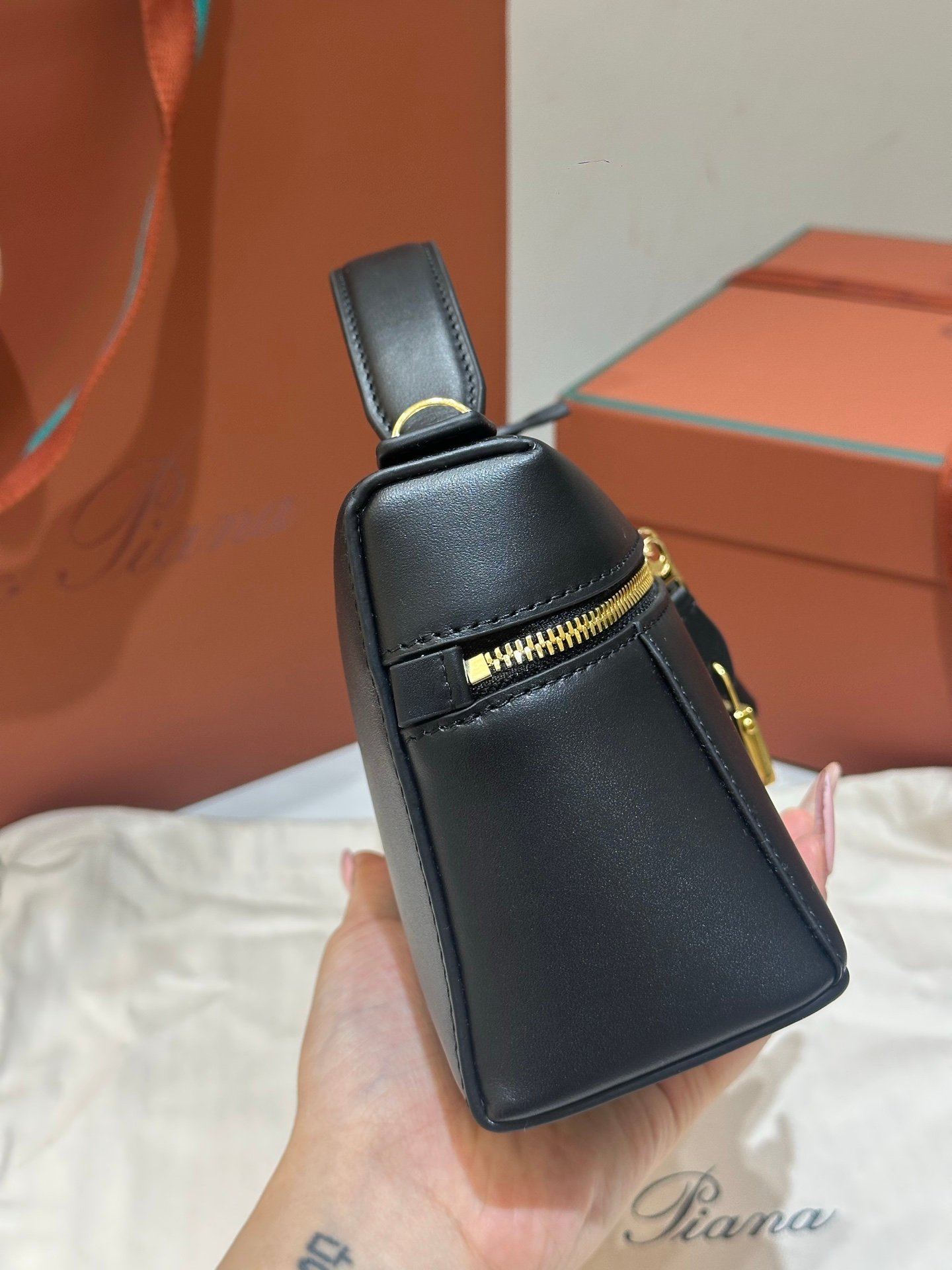 Loro Piana Extra Bag L23 Smooth Calfskin Top Handle Crossbody Bag 23cm for Women Aesthetic Vanity Case Handbag Loro Piana Extra Bag L23 Smooth Calfskin Top Handle Crossbody Bag 23cm for Women Aesthetic Vanity Case Handbag