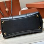 Loro Piana Loom L32 Grained Calfskin Handbag 33cm Designer Tote Bag with Padlock & Pouch Loro Piana Loom L32 Grained Calfskin Handbag 33cm Designer Tote Bag with Padlock & Pouch
