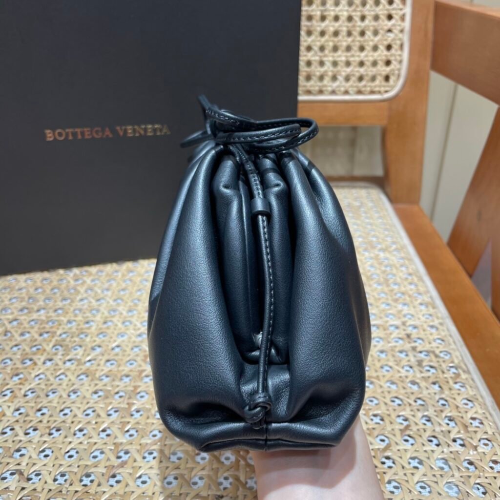 Bottega Veneta The Mini Pouch Bag 22cm Calfskin Leather Clutch & Crossbody Shoulder Bag 8 Colors Dumpling Purse – Image 5 Bottega Veneta The Mini Pouch Bag 22cm Calfskin Leather Clutch & Crossbody Shoulder Bag 8 Colors Dumpling Purse – Image 5