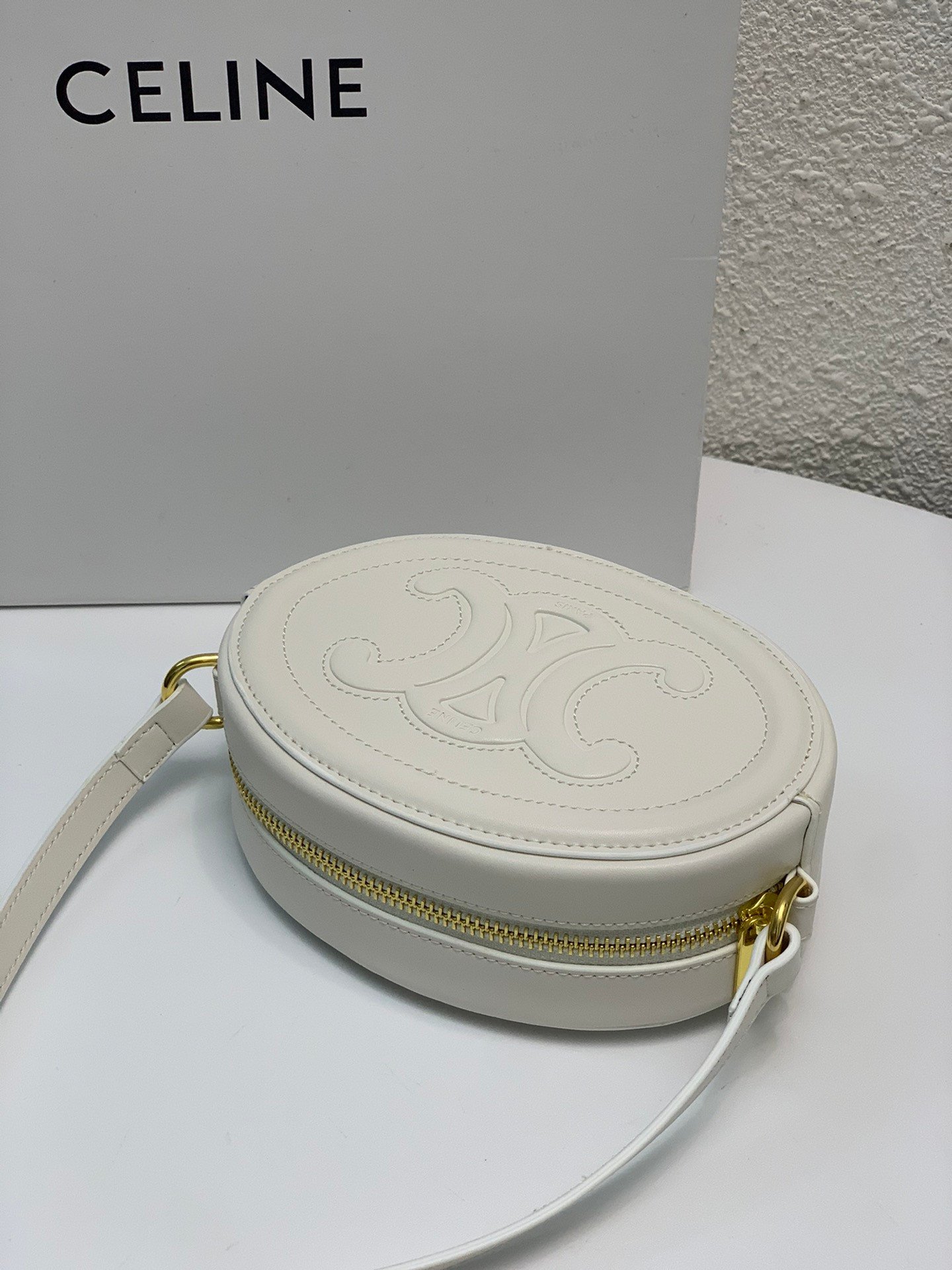 CELINE Cuir Triomphe Oval Purse 17.5cm Smooth Calfskin Mini Crossbody Shoulder Bag Mooncake Pig Nose Design 5