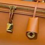 Loro Piana Extra Softy L33 Bag Quiet Luxury Fine-Grained Leather Handbag with Crossbody Strap