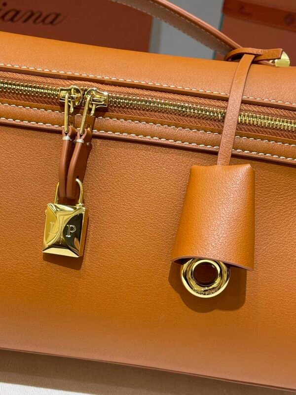 Loro Piana Extra Softy L33 Bag Quiet Luxury Fine-Grained Leather Handbag with Crossbody Strap