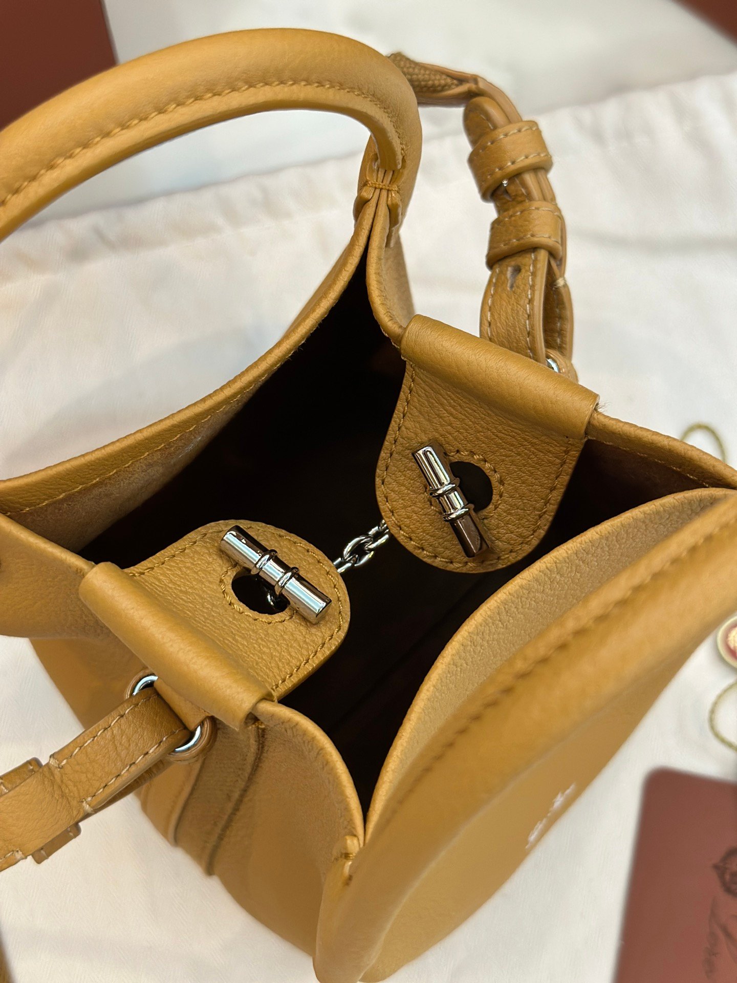 Loro Piana Bale Mini Bucket Bag Grained Calfskin Sophisticated Shoulder and Crossbody Handbag Craftsmanship and Versatile Luxury Loro Piana Bale Mini Bucket Bag Grained Calfskin Sophisticated Shoulder and Crossbody Handbag Craftsmanship and Versatile Luxury