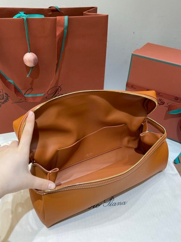Loro Piana Extra Softy L33 Bag Quiet Luxury Fine-Grained Leather Handbag with Crossbody Strap