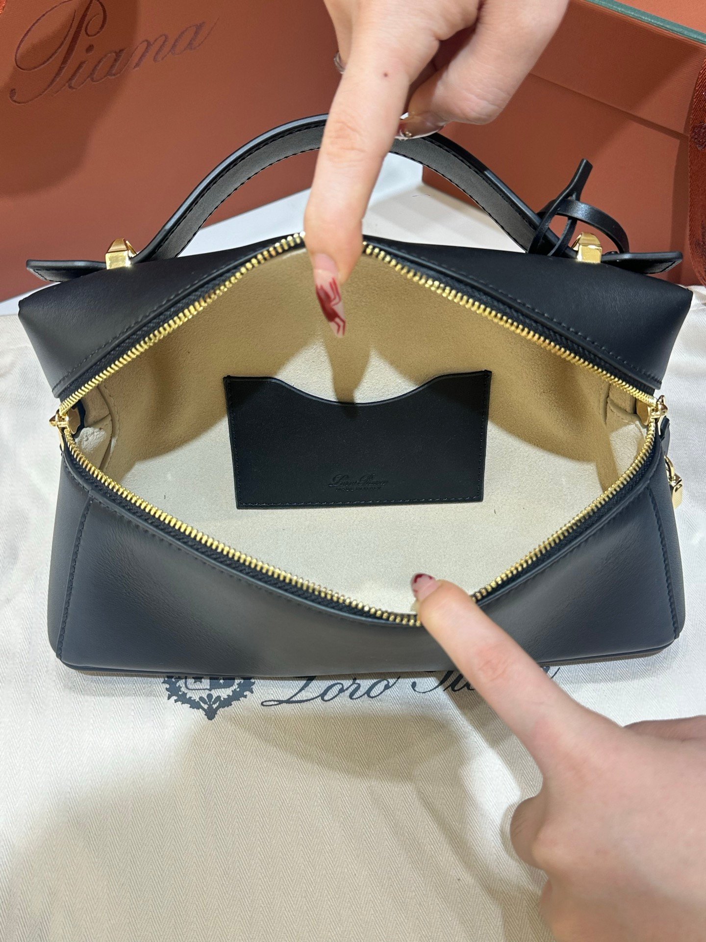 Loro Piana Extra Bag L23 Smooth Calfskin Top Handle Crossbody Bag 23cm for Women Aesthetic Vanity Case Handbag Loro Piana Extra Bag L23 Smooth Calfskin Top Handle Crossbody Bag 23cm for Women Aesthetic Vanity Case Handbag
