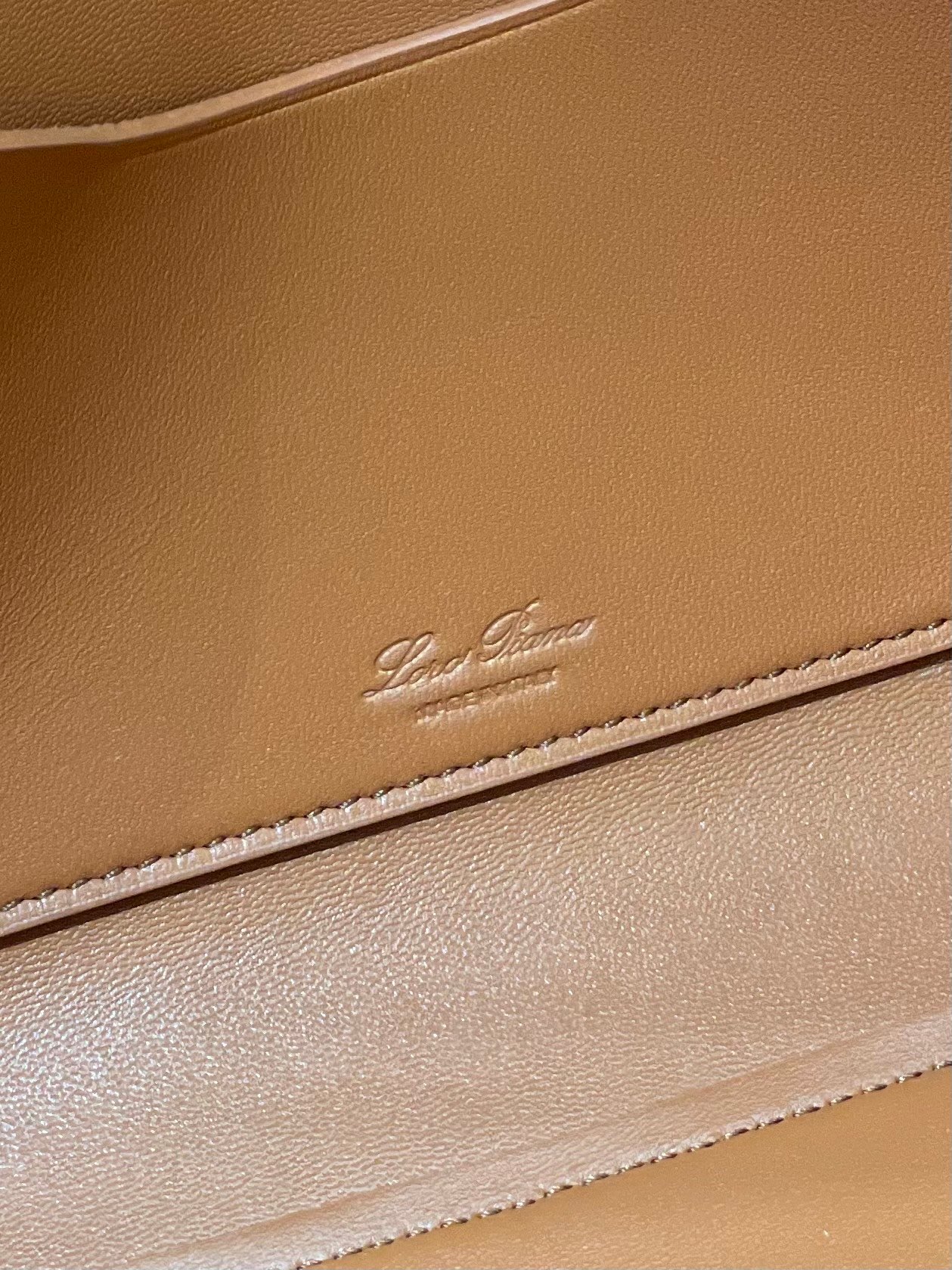 Loro Piana Extra Softy L33 Bag Quiet Luxury Fine-Grained Leather Handbag with Crossbody Strap